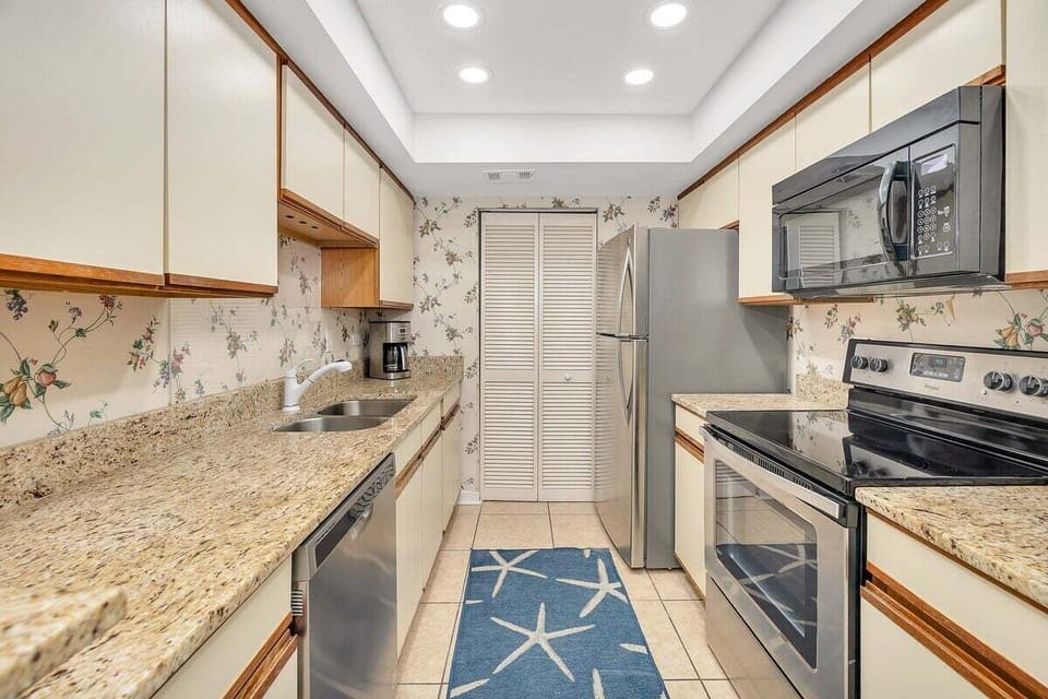 Beach Club 429 - Kitchen