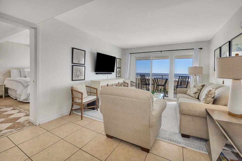 Beach Club 429 - Living Area
