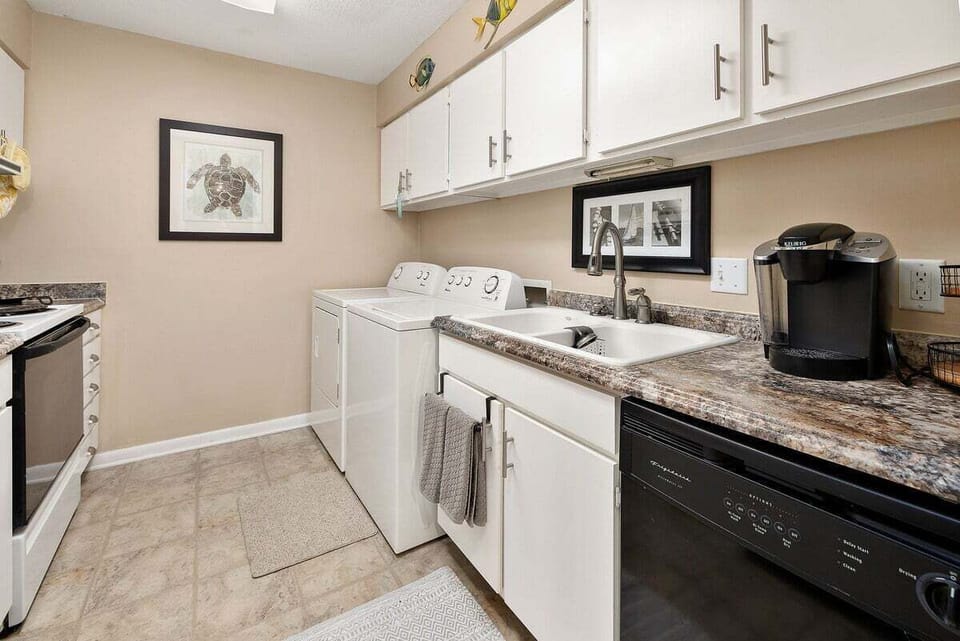 Ocean Walk D4 - Kitchen Space