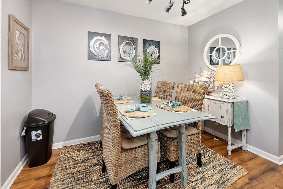 Ocean Walk D4 - Dining Space