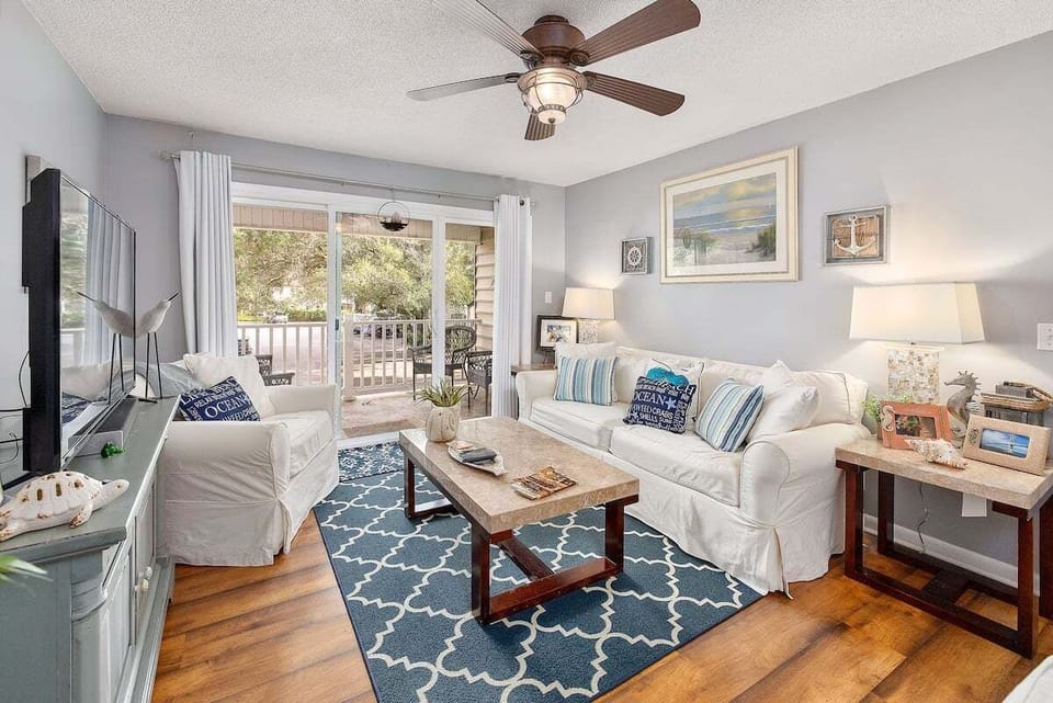 Ocean Walk D4 - Living Space with Balcony Access