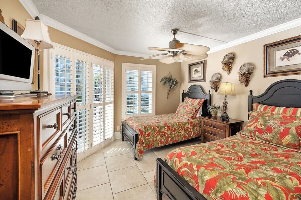 Beach Club 113 - Guest Bedroom with Balcony Access