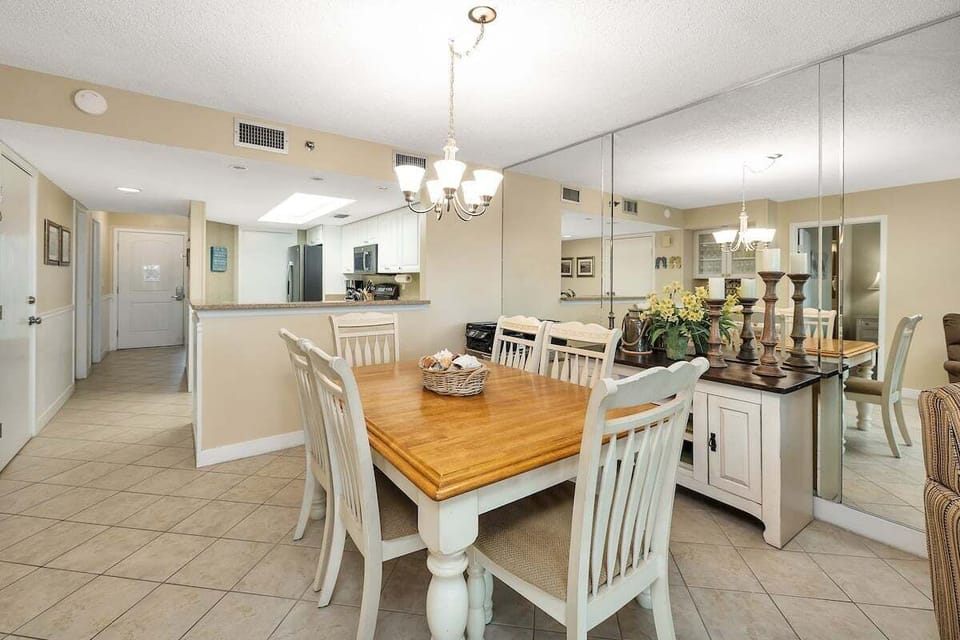 North Breakers 307 - Dining Space with six chairs
