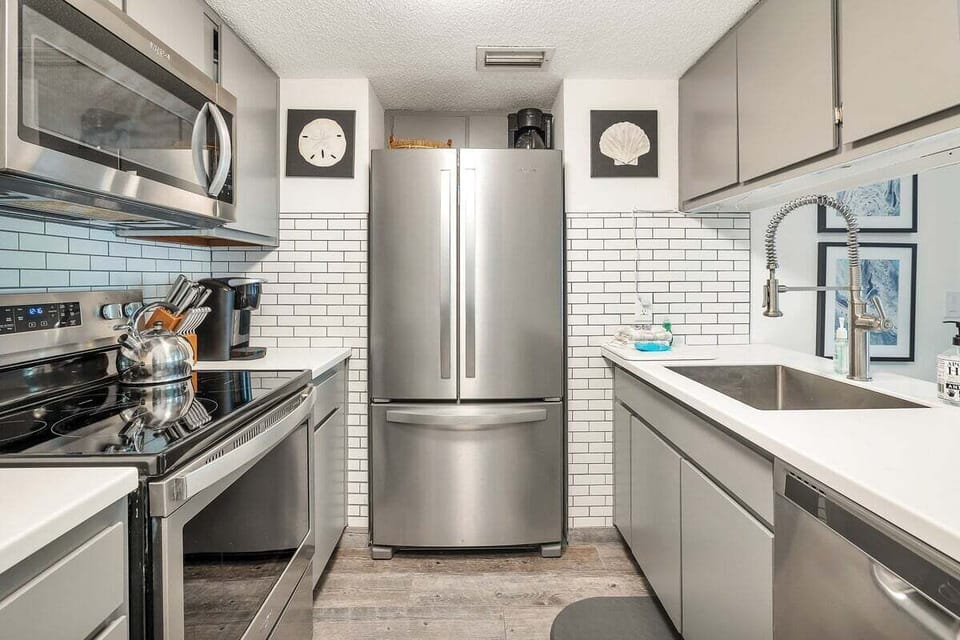 Shipwatch 103 - Kitchen with appliances