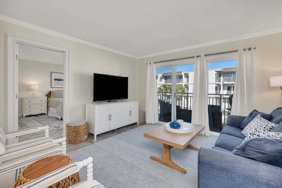 Beach Club 323 - Living Space with Balcony Access