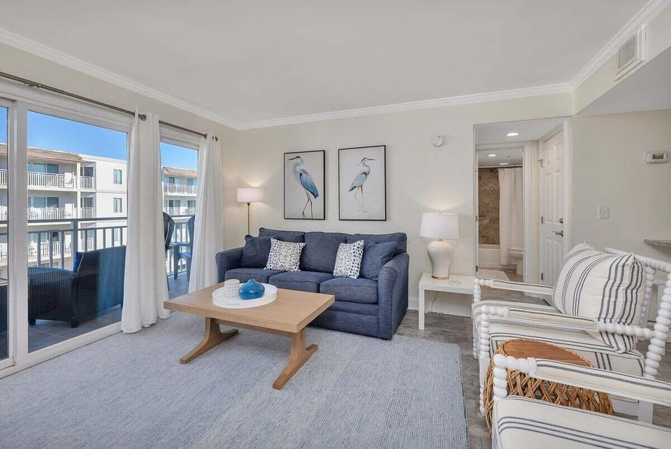 Beach Club 323 - Living Space