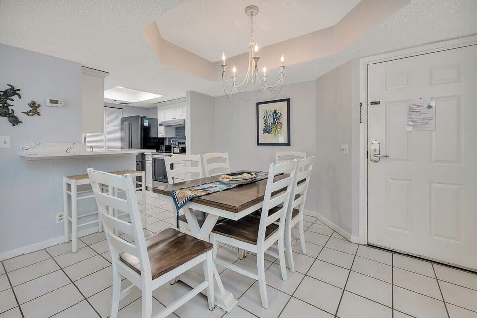 Beach Club 138 - Dining Area