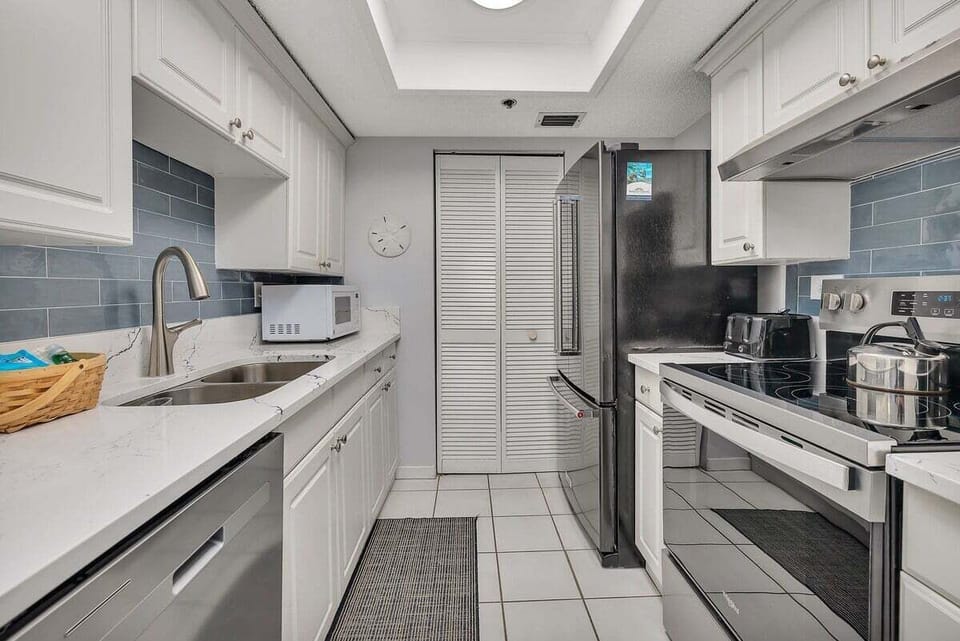 Beach Club 138 - Updated Galley Style Kitchen
