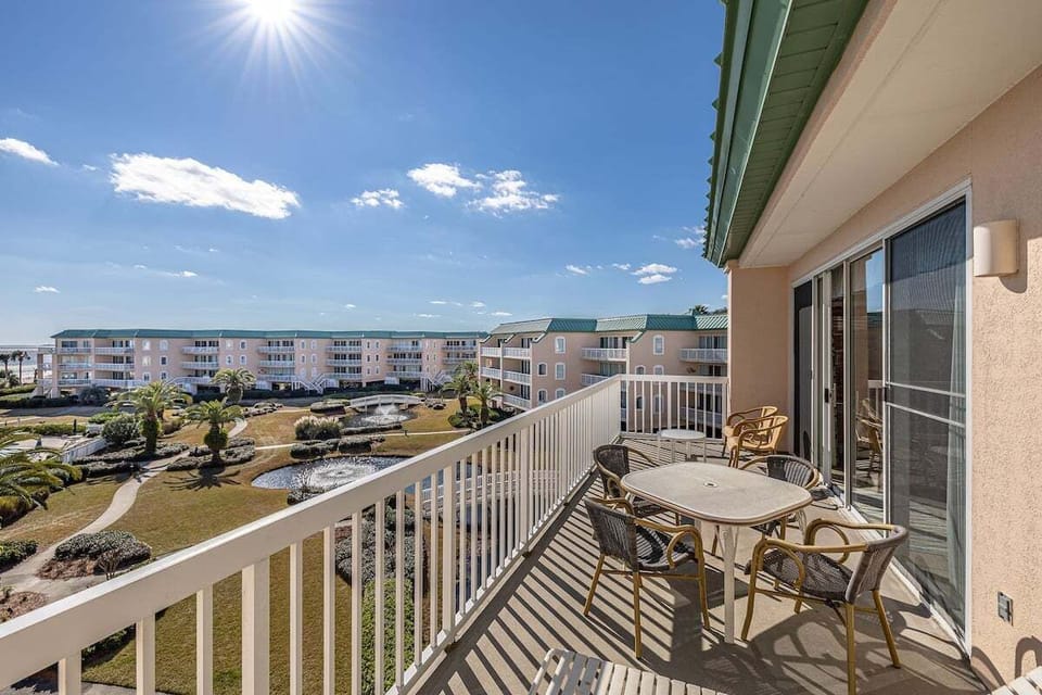 Saint Simons Grand 322 - Private Balcony