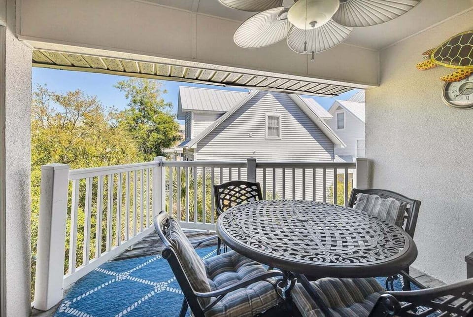 Shipwatch 217 - Balcony with patio furniture