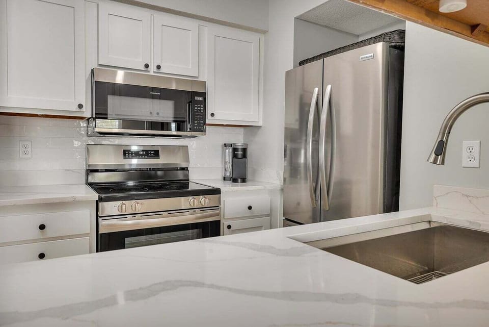 Shipwatch 217 - Kitchen with appliances
