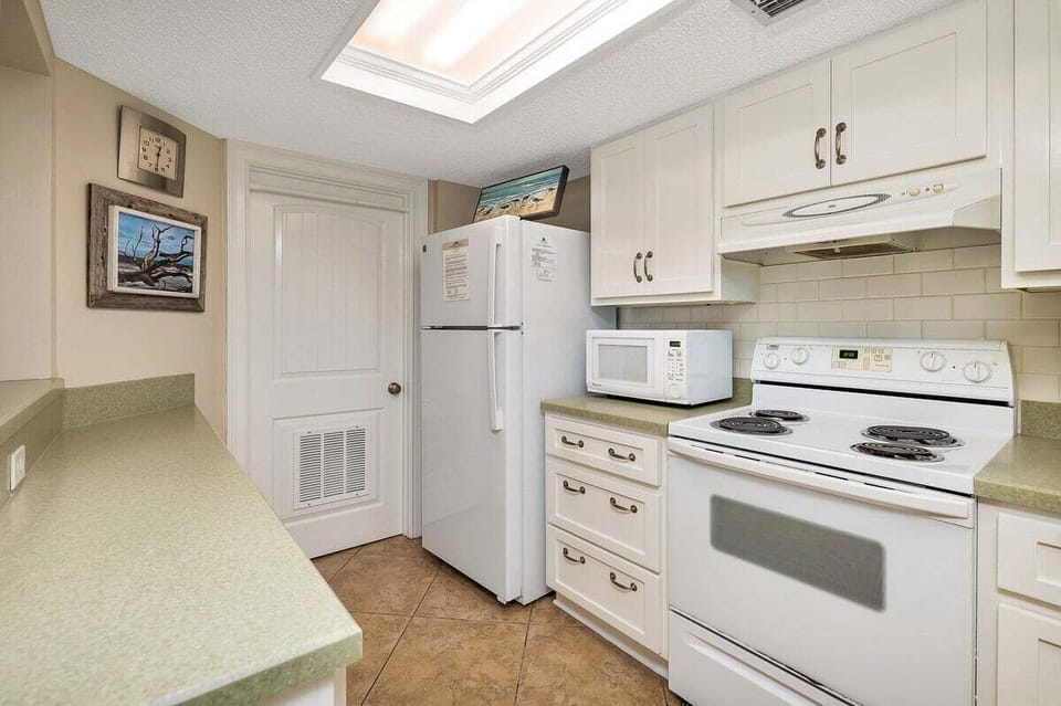 North Breakers 410 - Kitchen