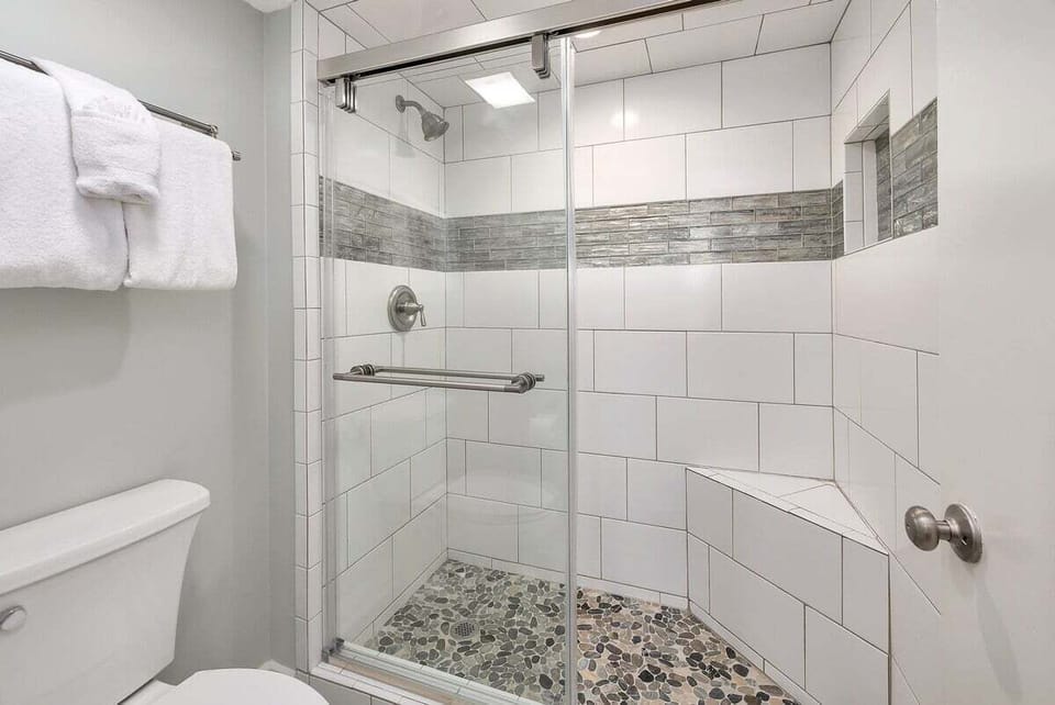 North Breakers 403 - Master bath with walk in shower