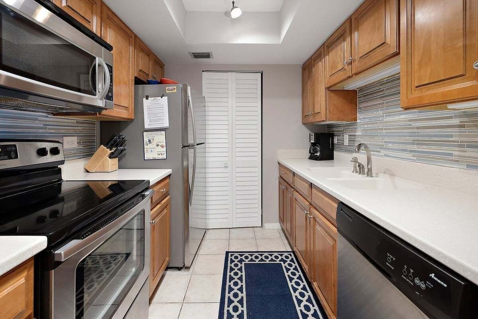Beach Club 403 - Kitchen