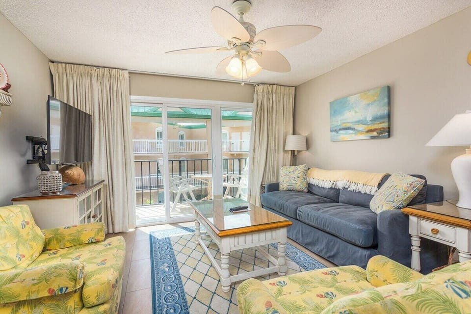 Beach Club 336 - Living Space