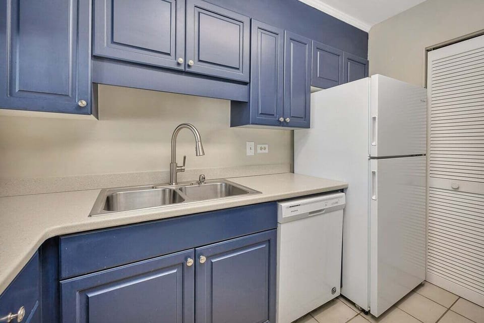 Beach Club 409 - Kitchen