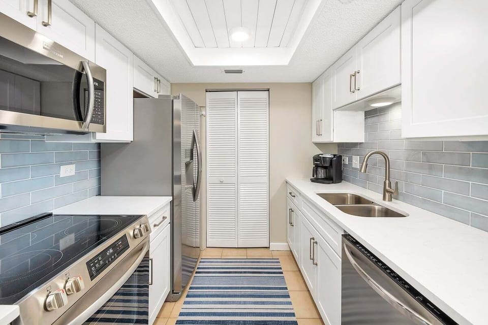 Beach Club 214 - Updated Galley Style Kitchen