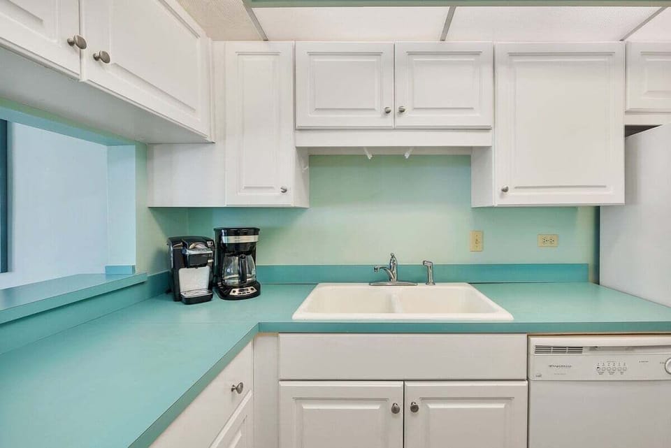 Beach Club 209 - Kitchen