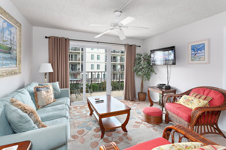 Beach Club 224 - Living Room Area