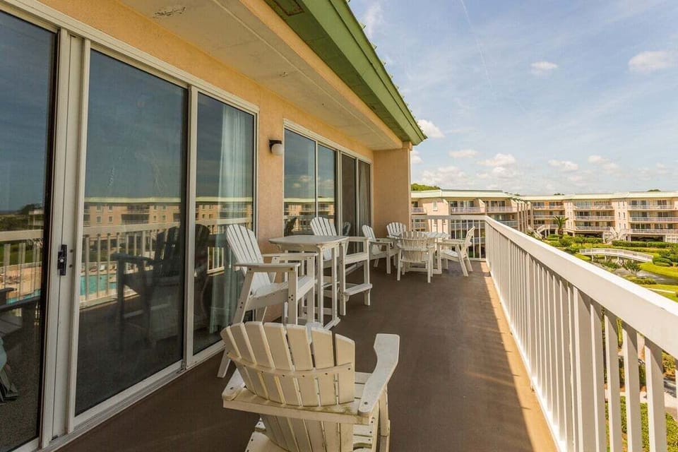 Saint Simons Grand 303 - Private Balcony