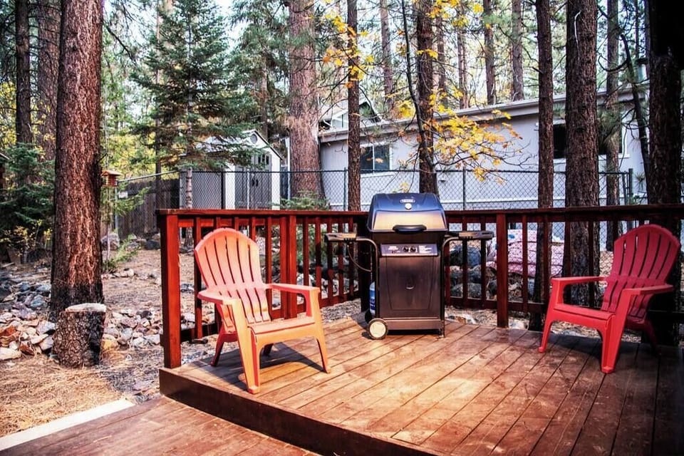 Jacuzzi in the backyard as well!