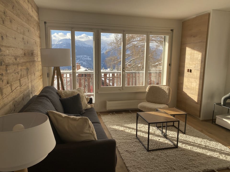 Deluxe Apartment | Living area | 30-inch flat-screen TV with cable channels, TV