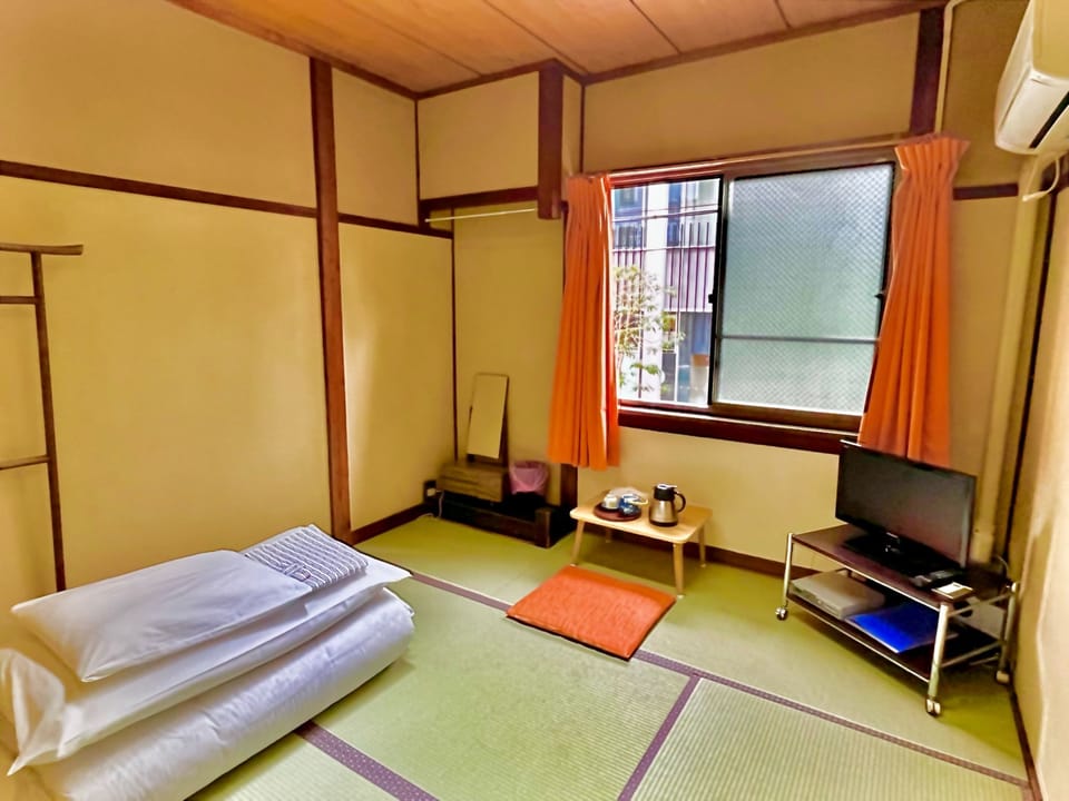 Traditional Room (Japanese-Style 4.5Tatami) | Free WiFi