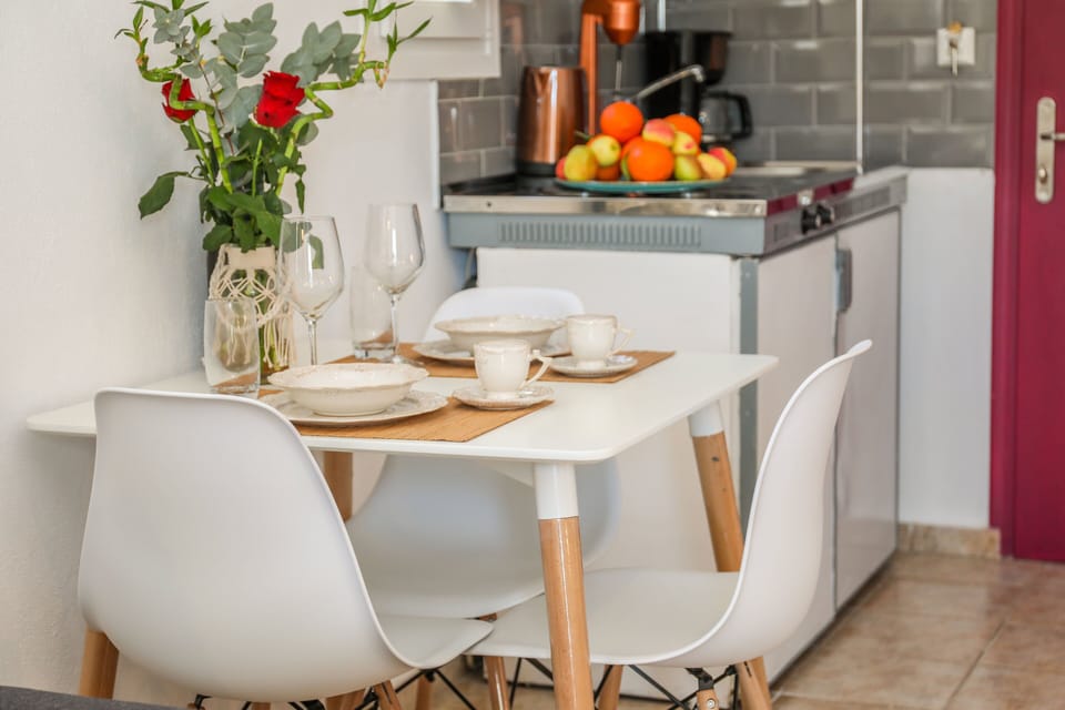 Mini-fridge, microwave, stovetop, coffee/tea maker