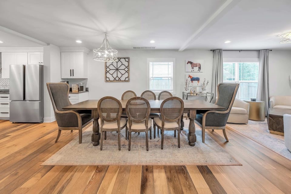  You'll
find the swivel
chairs are
made for the
quieter
conversation
— just off the
main room,
close enough
to hear
everything, far
enough to
actually talk.

