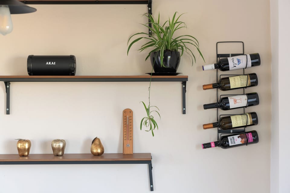 Dining room decoration elements.