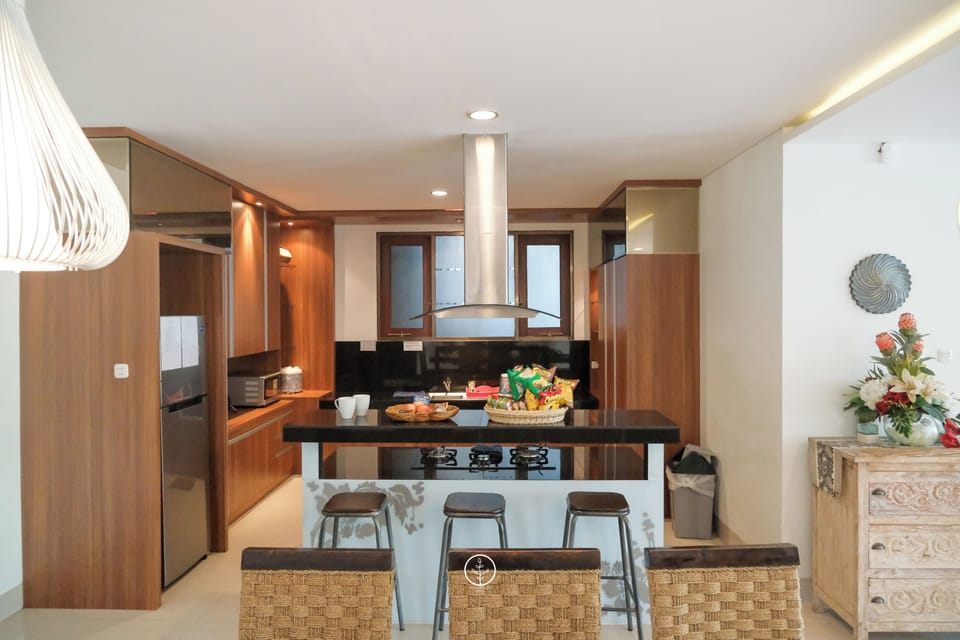Villa | Private kitchen | Full-size fridge, microwave, stovetop, electric kettle
