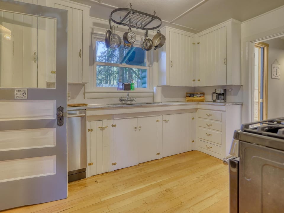 original vintage 1930 cabinets & counters
