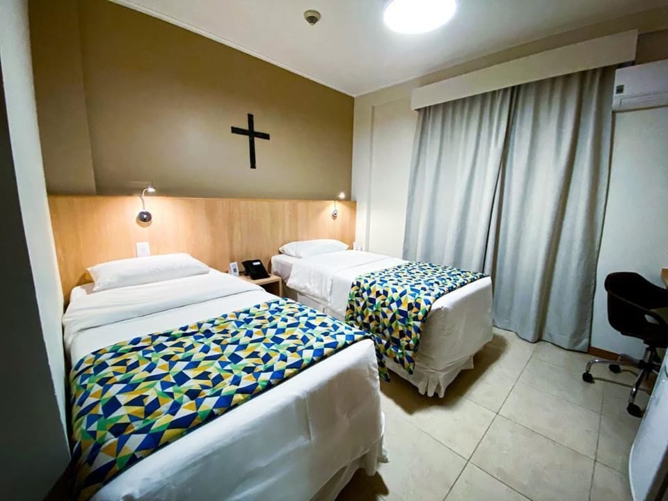 Standard Single Room | Minibar, in-room safe, desk, laptop workspace