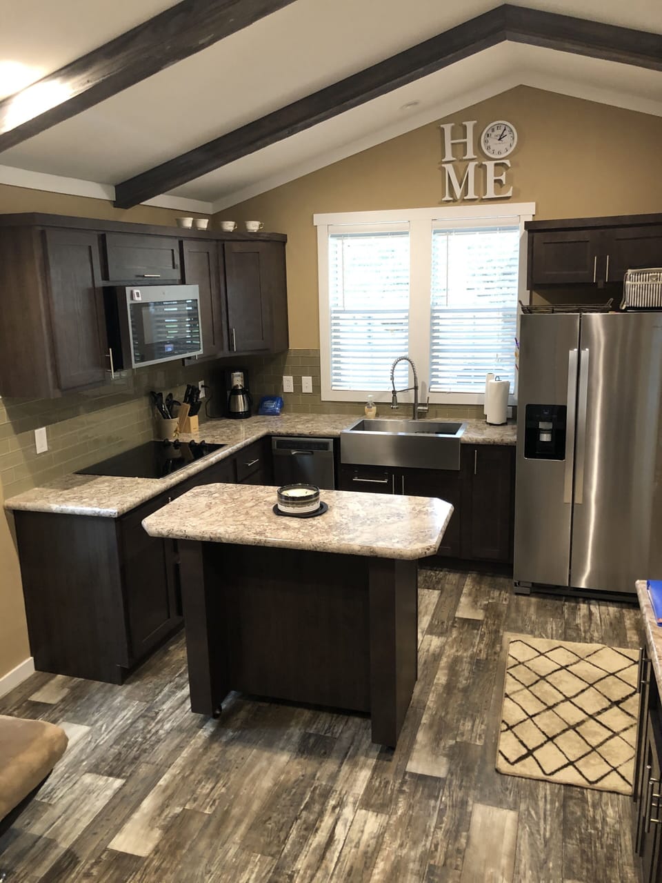 kitchen (island also has 4 dining chairs). 