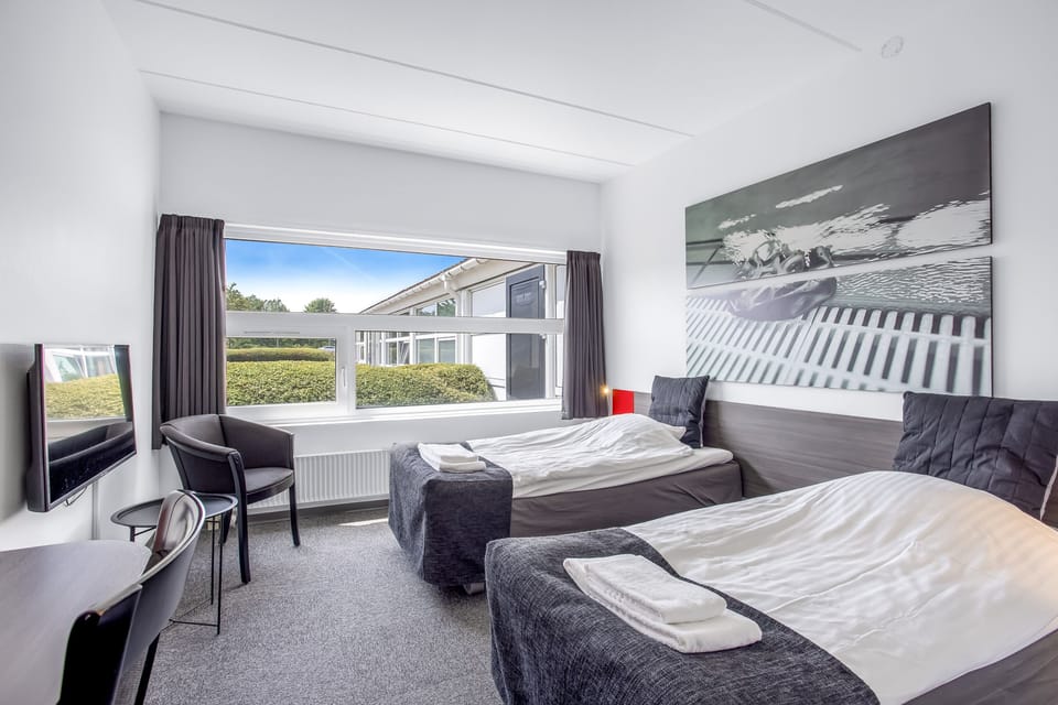 Standard Room | Hypo-allergenic bedding, desk, blackout drapes, soundproofing