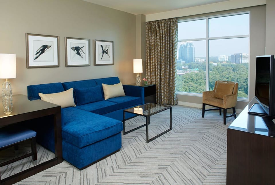 Executive Suite, 1 King Bed with Sofa bed | In-room safe, desk, blackout drapes, iron/ironing board