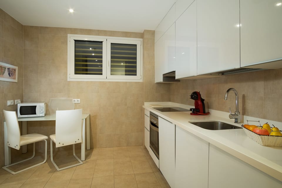 Apartment, 3 Bedrooms, Ocean View | Private kitchen | Full-size fridge, microwave, oven, stovetop