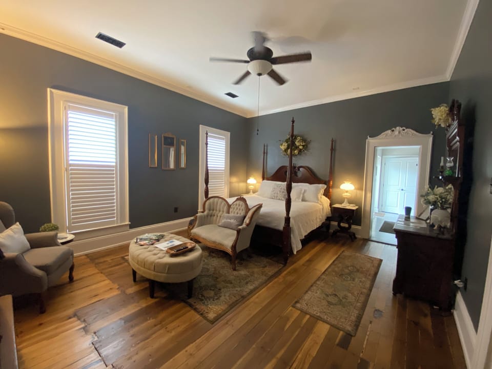 Deluxe Single Room | Premium bedding, iron/ironing board, WiFi (free), individually decorated