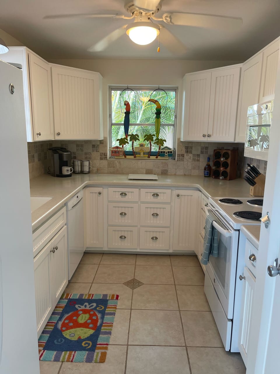 Spotless fully equipped kitchen…can You ask for more?