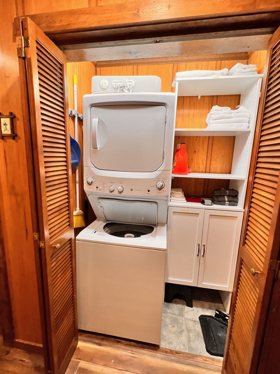 NEW Washer/Dryer and Linen Shelf (added MAY 2023)