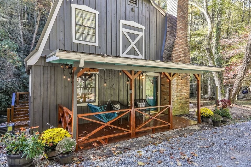 Welcome To Cozy Creek Cabin
