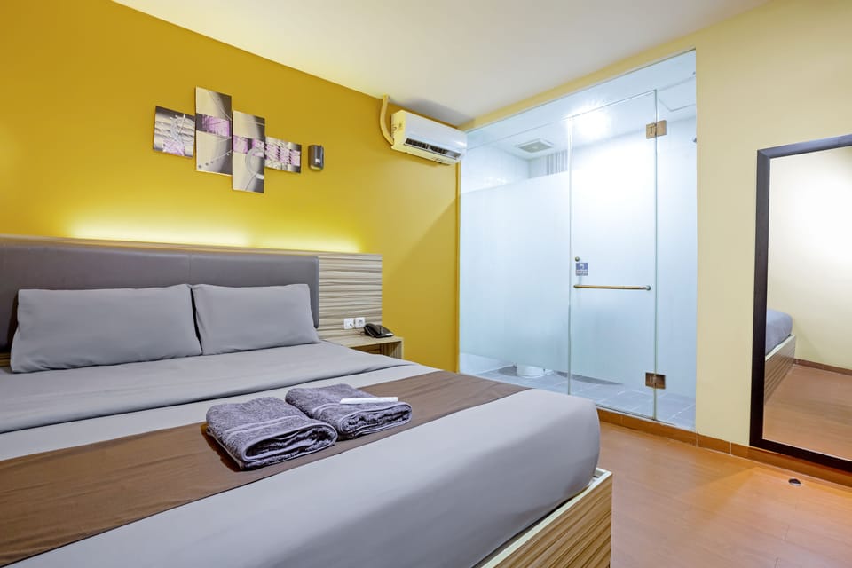 Deluxe Room | Desk, free WiFi, bed sheets