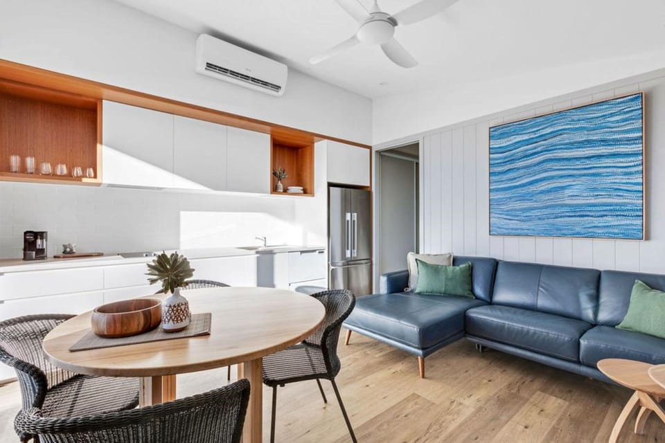 Premium Cabin - Sleeps 5 | Private kitchen | Fridge, microwave, stovetop, electric kettle