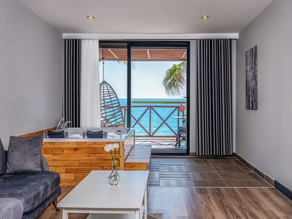Romantic Room, 1 Queen Bed, Jetted Tub, Sea View | Premium bedding, free minibar, blackout drapes, soundproofing