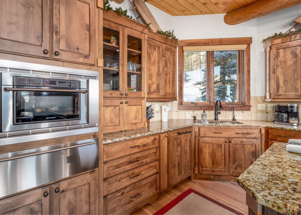 Modern Full Kitchen