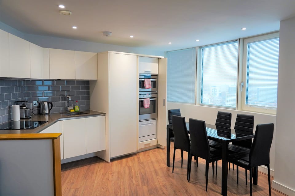 Luxury Apartment | 2 bedrooms, Egyptian cotton sheets, premium bedding, free WiFi