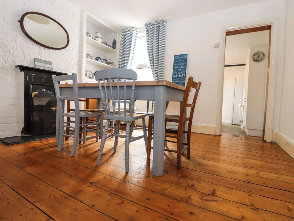 Cottage | Dining