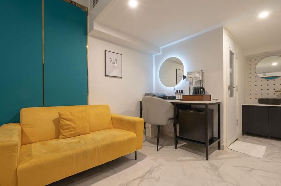 Premium Twin Room (Family Room) | Desk, soundproofing, free WiFi, bed sheets