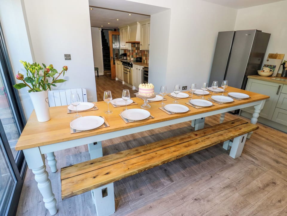 Cottage | Dining