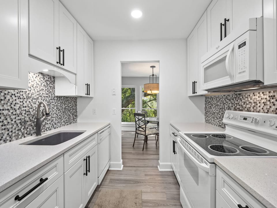 2380 Lighthouse Tennis | Kitchen - 2380 Lighthouse Tennis | Kitchen